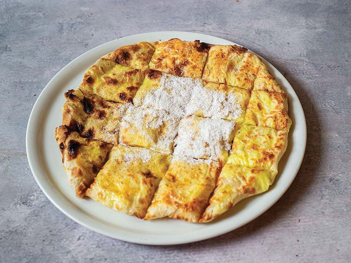 Medium Basbousa And Kunafa With Qeshta Pie
