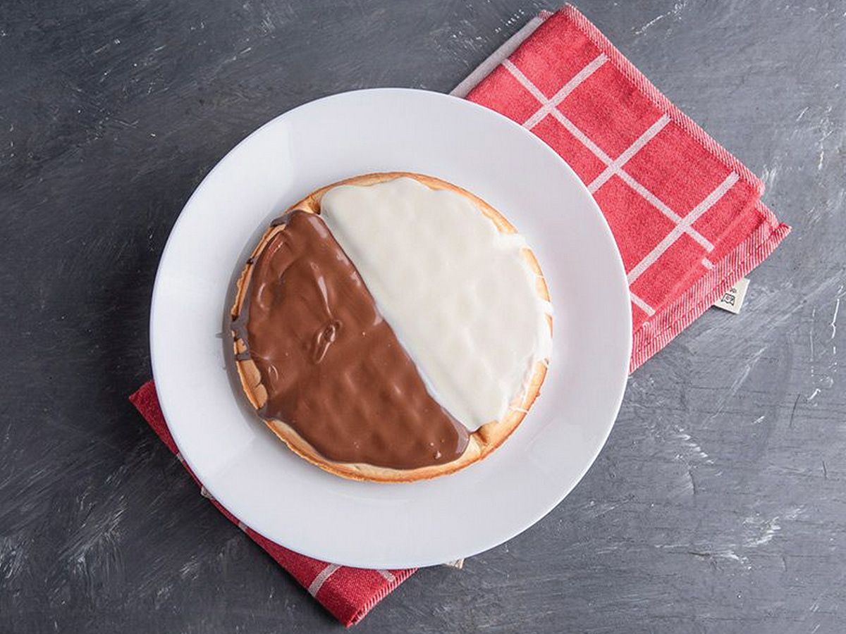 Medium Black And White Pie