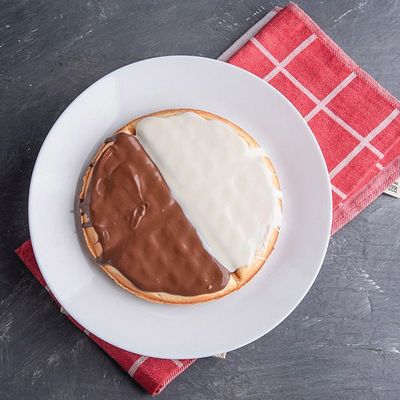 Medium Black And White Pie