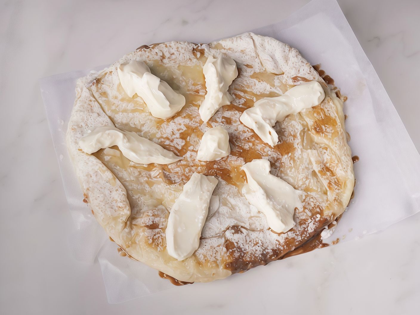 Cream and date pie medium