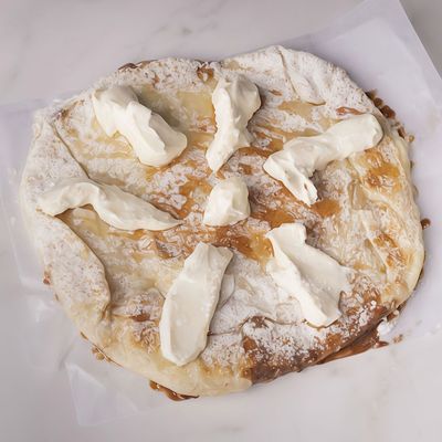 Cream and date pie medium