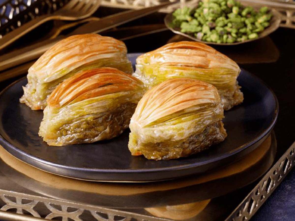 Midye Baklava with Pistachio