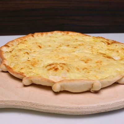 Mix cheese manoucheh