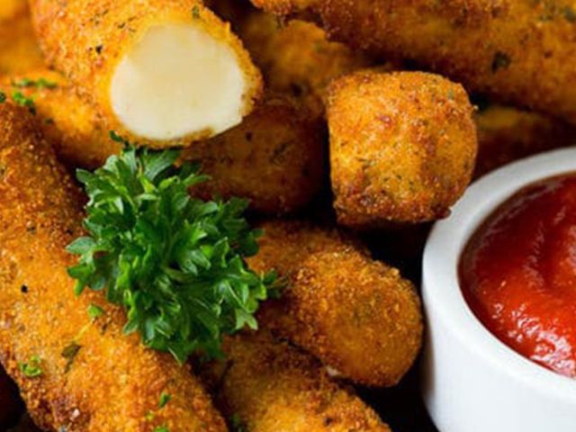 Mozzarella Sticks 4 pieces