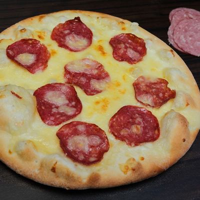 Mozzarella and salami manoucheh