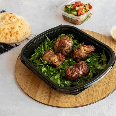كيلو ترب لحم مع سلطة خضراء، خبز، وطحينة