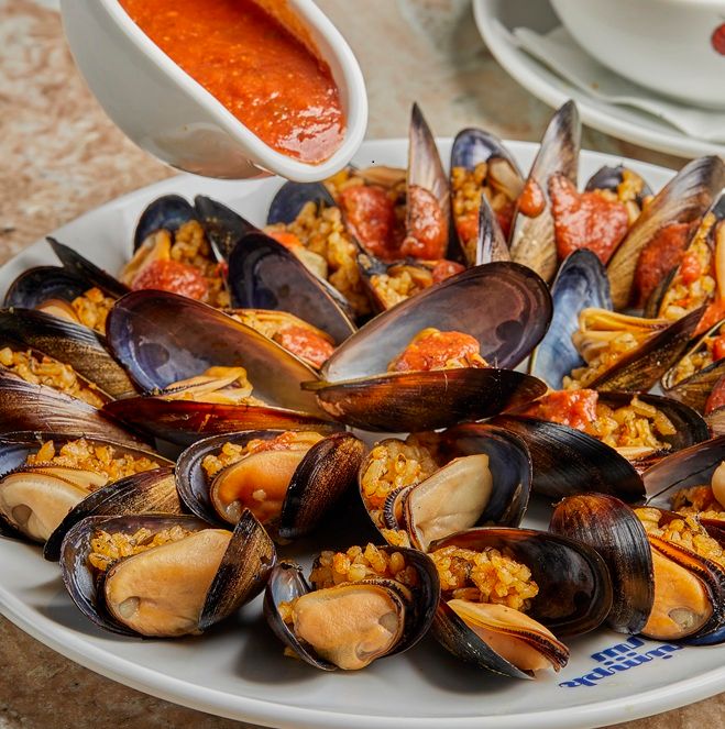 Stuffed mussels with rice