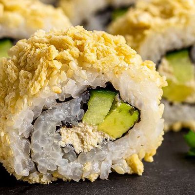 New California Ura Maki Roll 4 Pieces