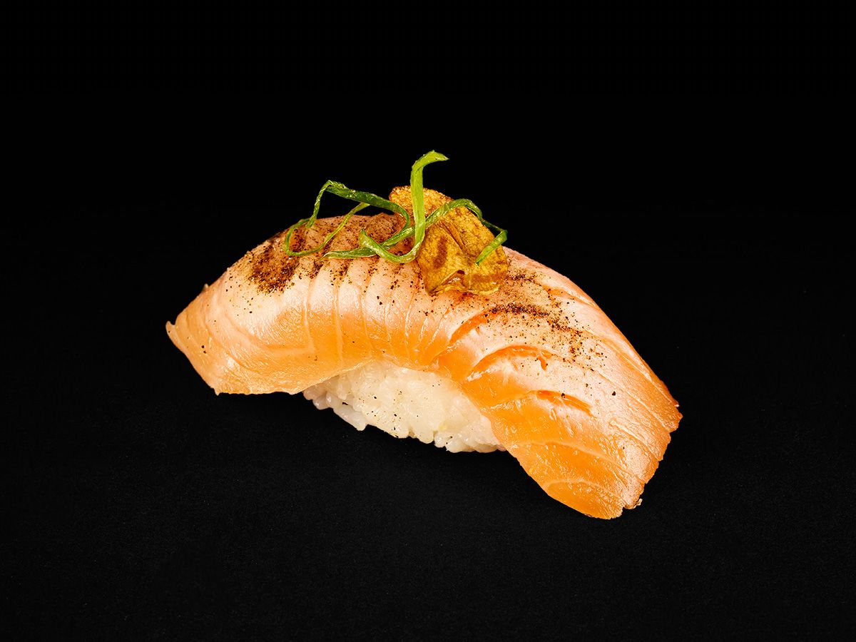 Nigiri Salmon Tataki