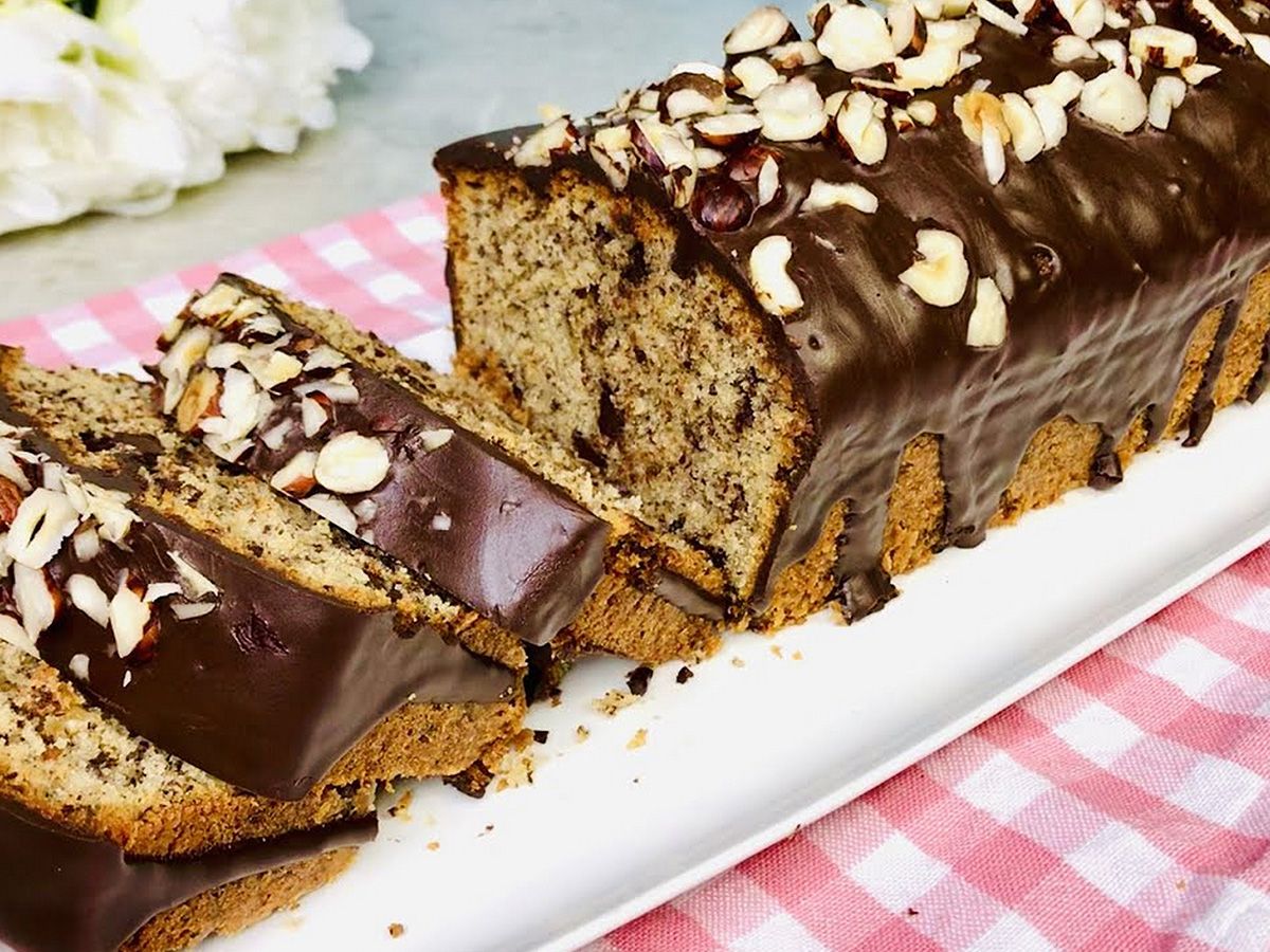 Nutcha gateau with chocolate and nuts