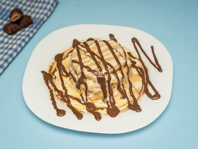 chocolate white Cinnabon