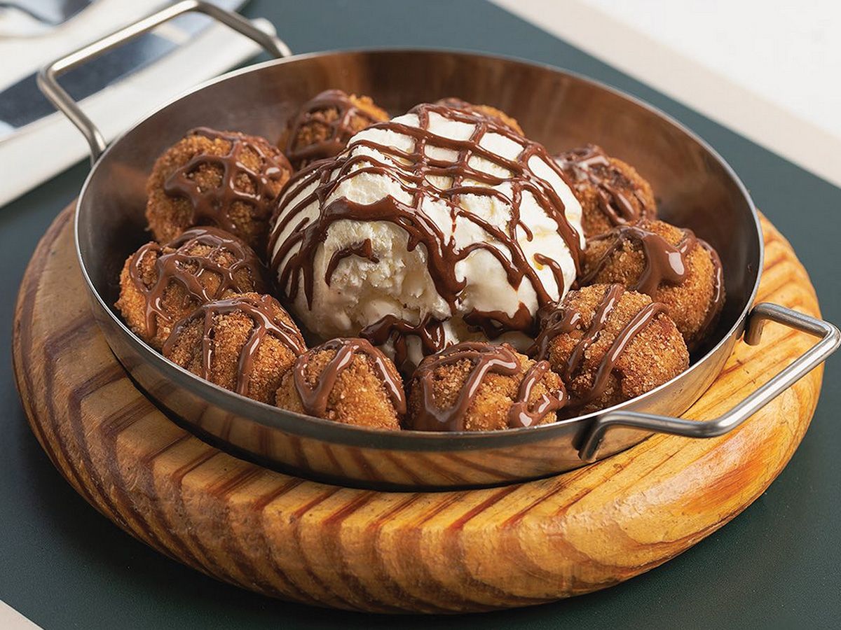 NUTELLA-STUFFED PRETZEL BITES WITH VANILLA ICE CREAM
