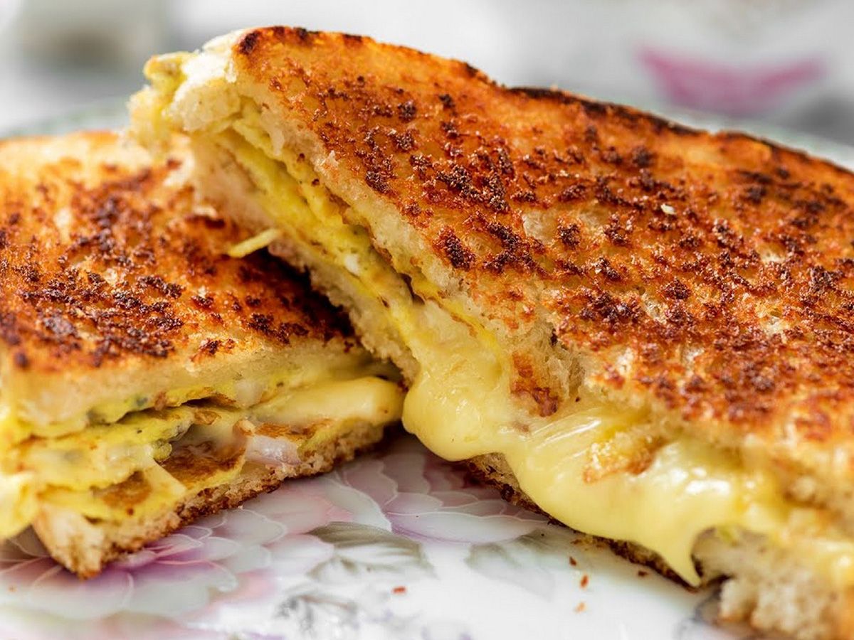 Omelet with Roumi cheese sandwich