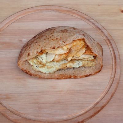 Potato Chips Sandwich With Omelette