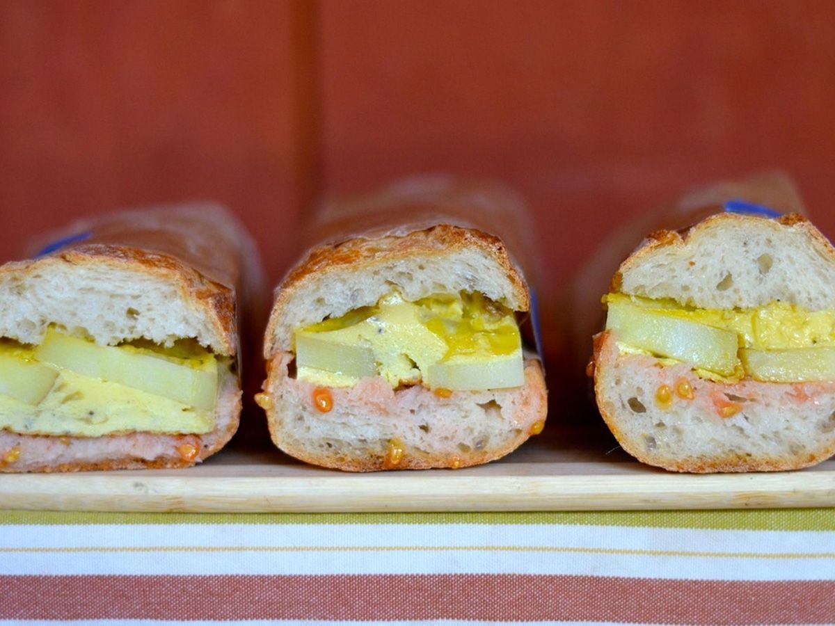 Omelette egg potato sandwich