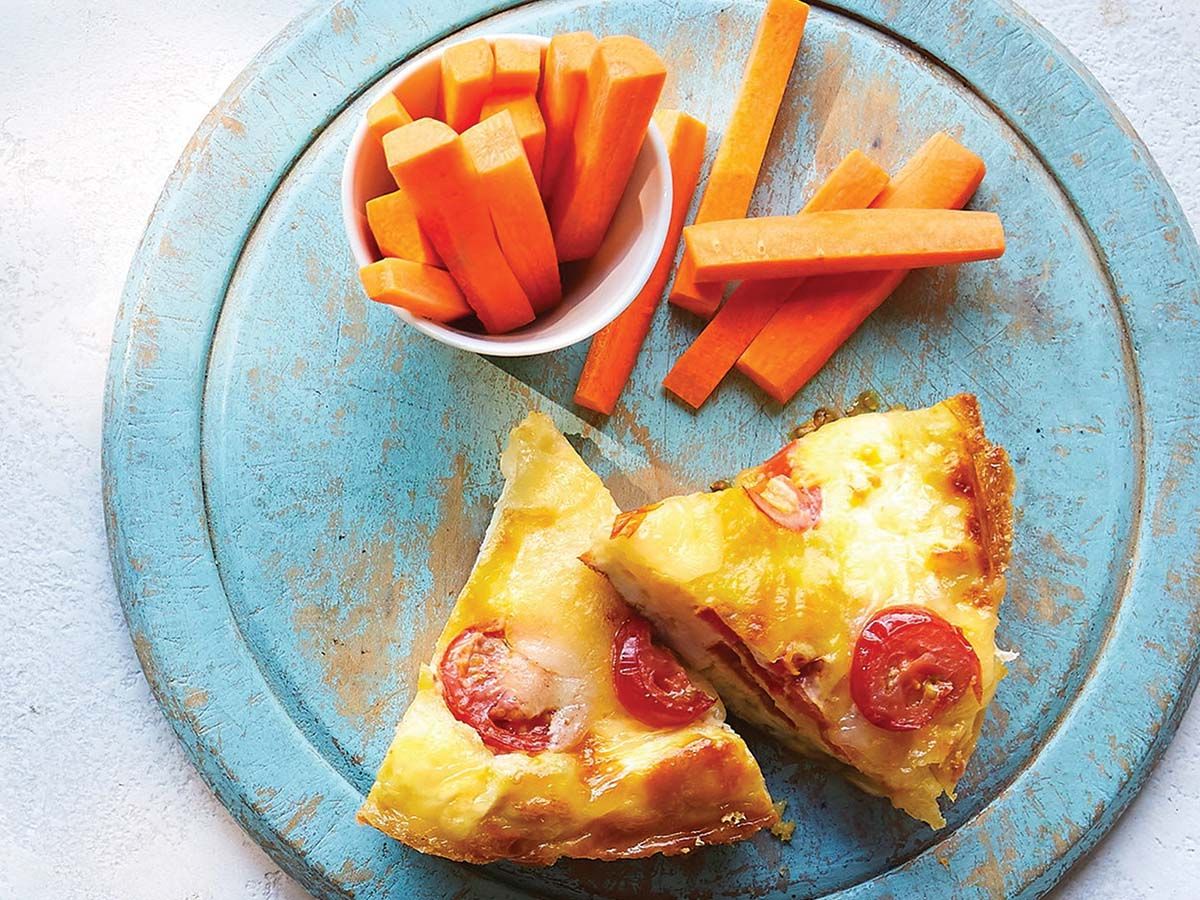 Omelette pizza sandwich