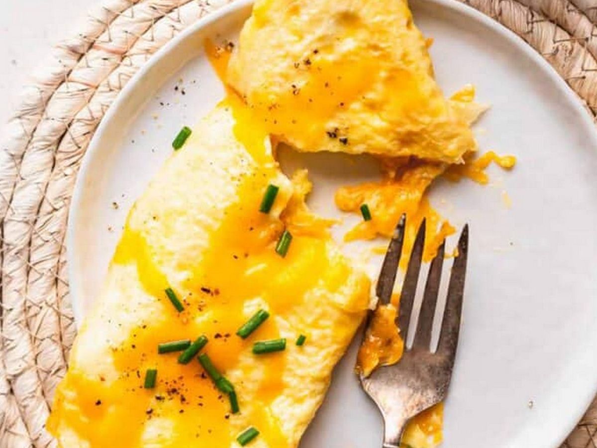Omelette with cheddar cheese sandwich