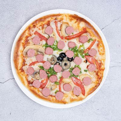 Medium Hot Dog oriental pizza