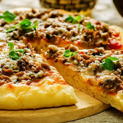 Medium minced meat oriental pizza