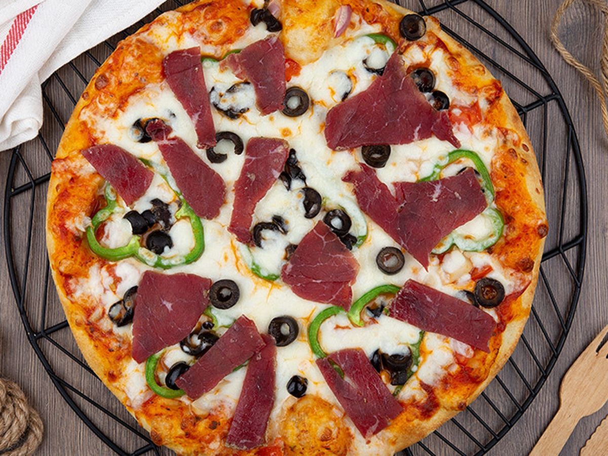 Oriental pastrami pizza