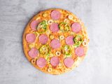 Oriental salami pizza