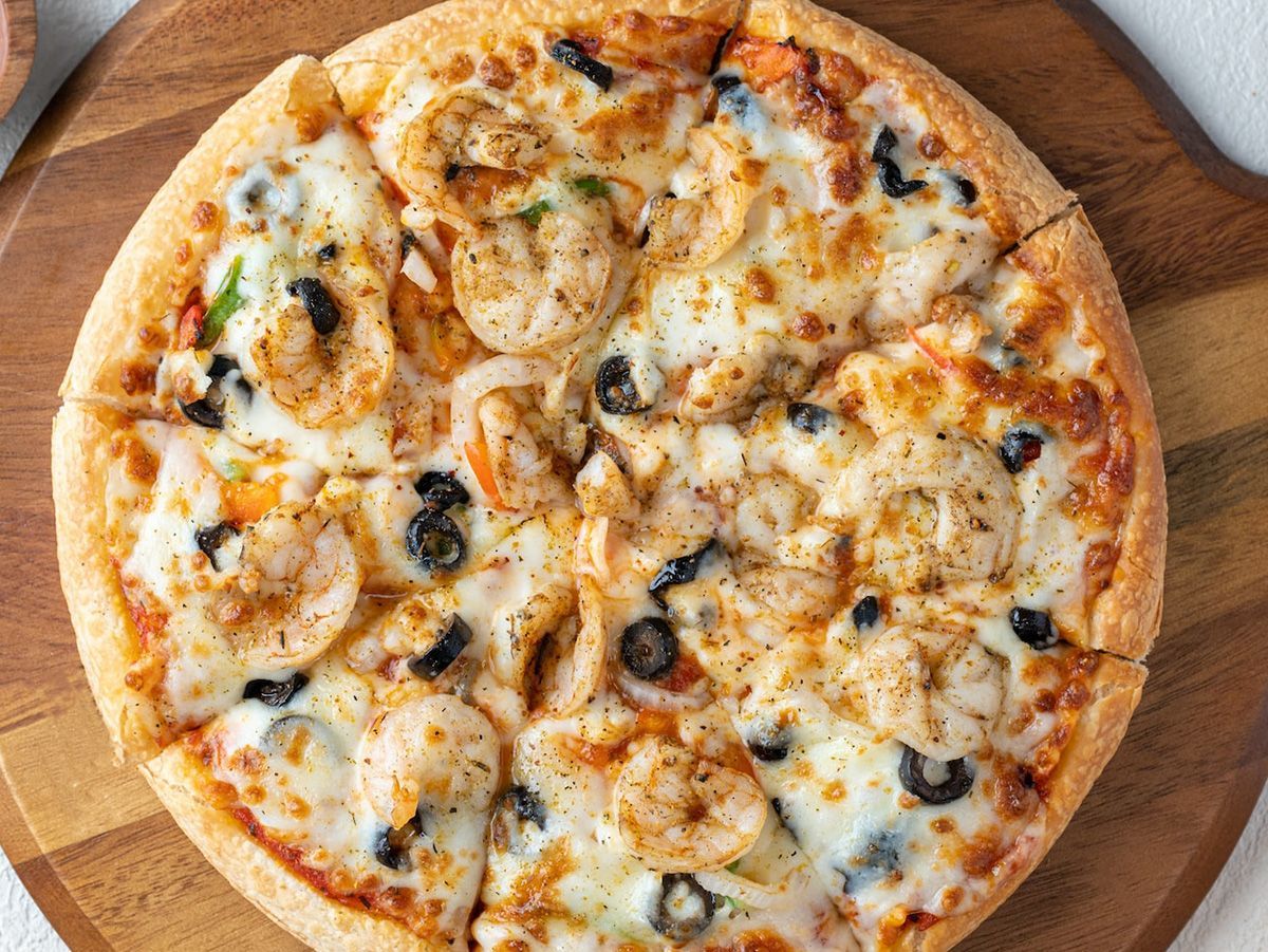 Seafood oriental pizza