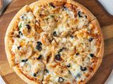 Seafood oriental pizza
