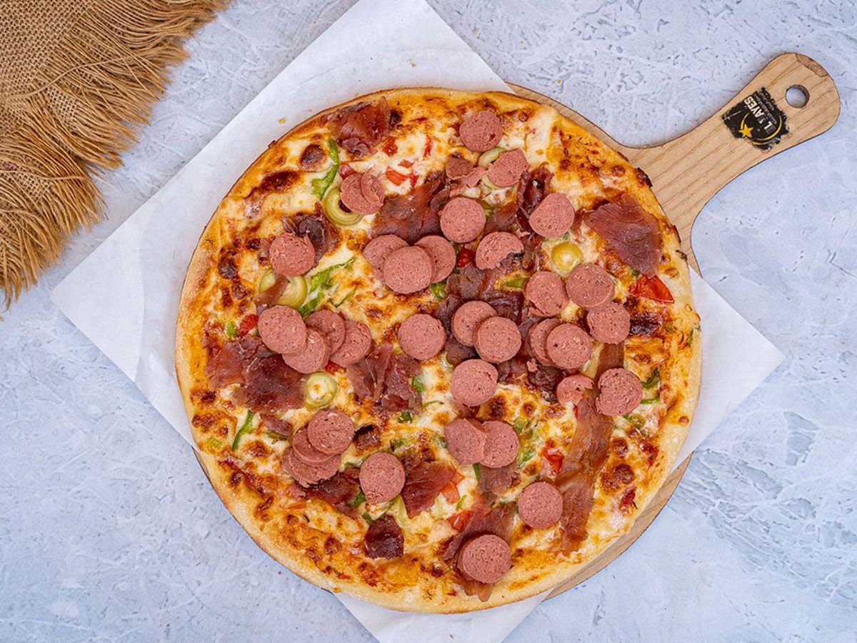 Oriental hot dog pizza