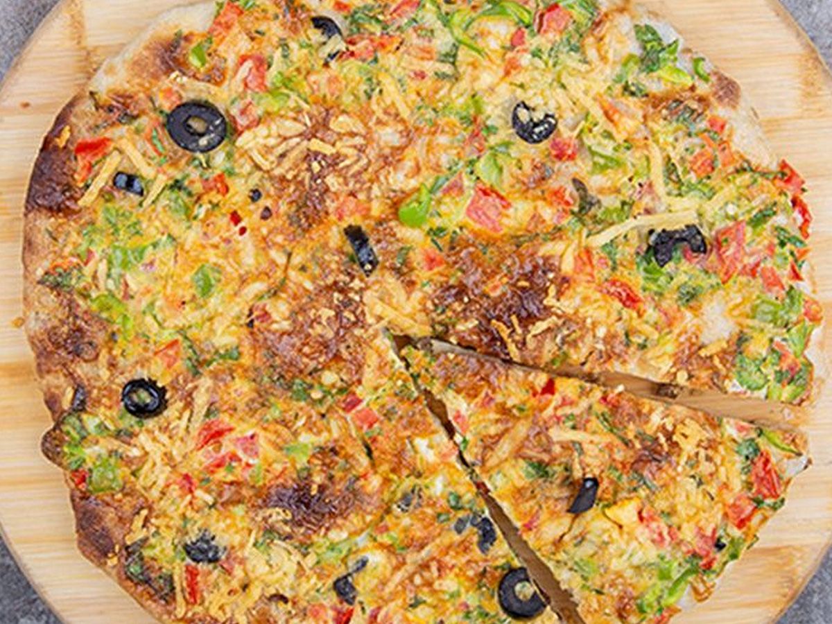 Oriental pizza with Alexandrian sausage