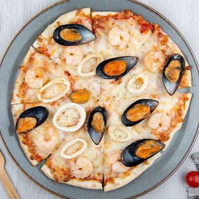Seafood Oriental pizza