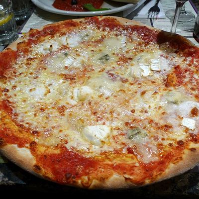 Quattro Formaggi Pizza