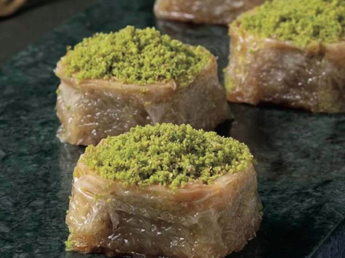 Palace Roll with Walnut