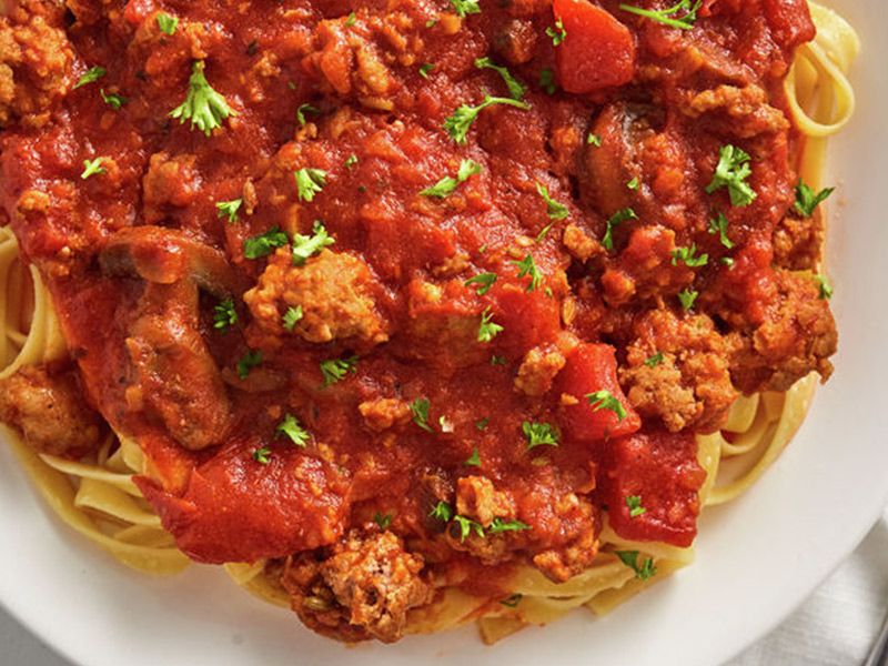 Pasta with Oriental Sausage and Red Sauce