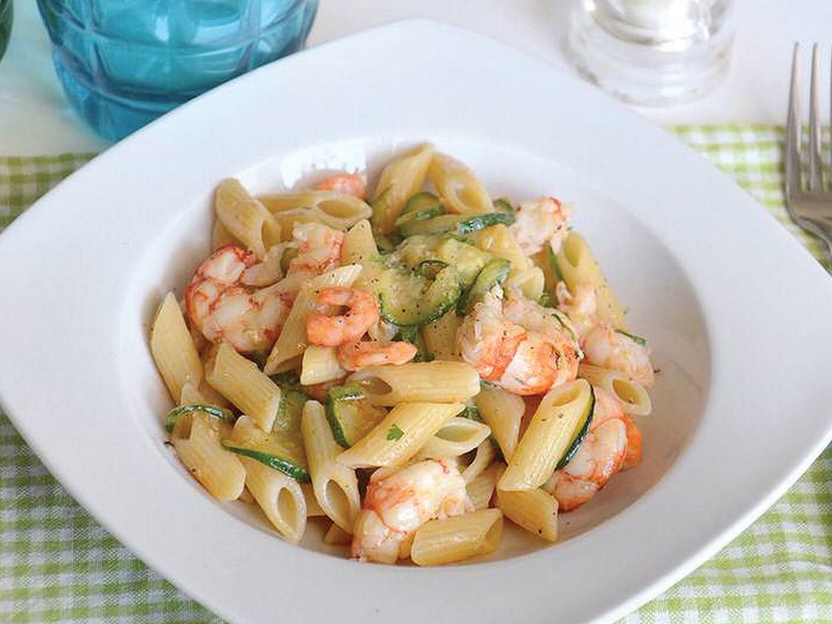 Penne con zucchine E gamberi