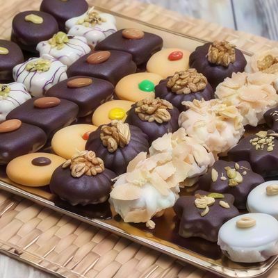 Petit four