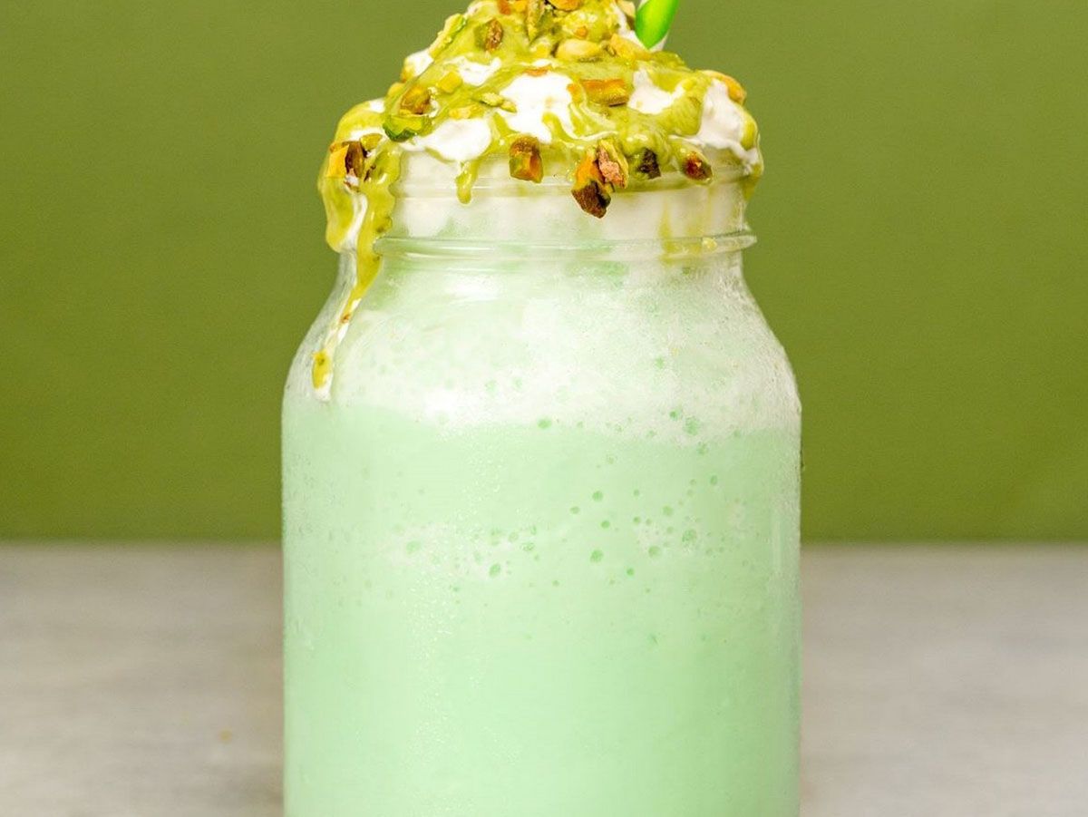 Pistachio Frappe With Bun