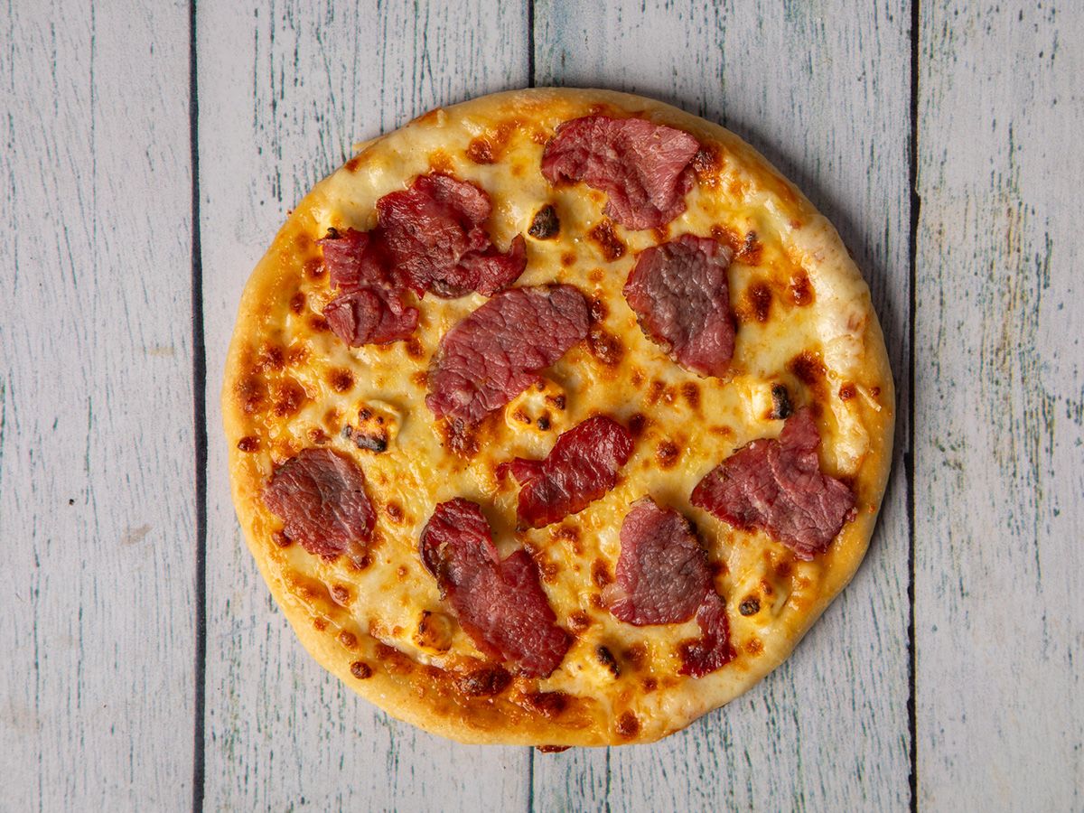 Kiri Pastrami Pizza