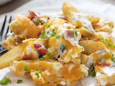 Potato Wedges With Jalapeno And Cheese Sauce