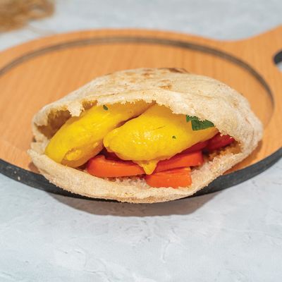 بانيه بطاطس مع كاتشب ومايونيز بلدي ساندويتش