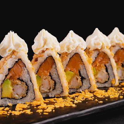 Pyramid Roll Special Uramaki