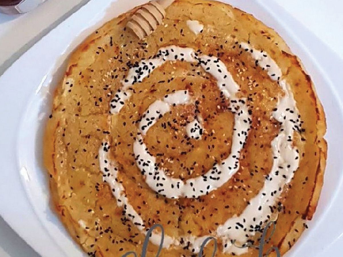 Medium Qeshta and honey pie