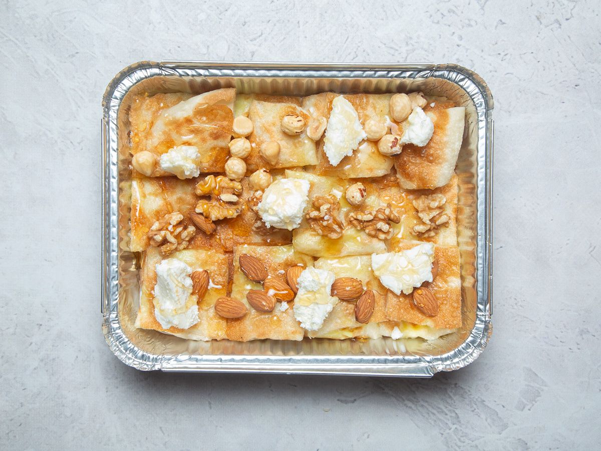 Qeshta, honey and nuts feteera