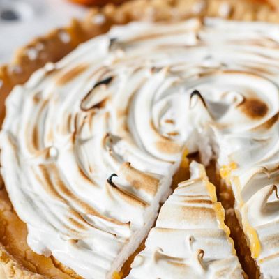 Medium Qeshta pie