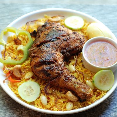 Quarter Chicken Thigh Mandi, Rice And Sauce