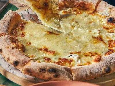 Quattro Formaggi Pizza