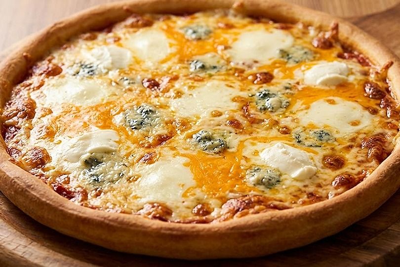 Quattro Formaggi Pizza Large