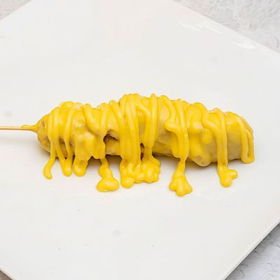 هوت دوج بالذرة والجبنة
