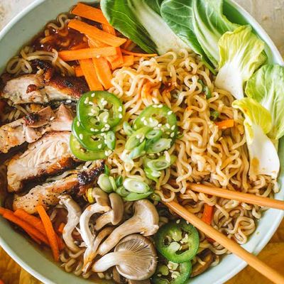 شوربة رامين بالدجاج