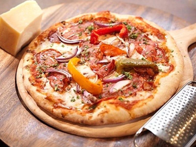 Roumi cheese Oriental pizza