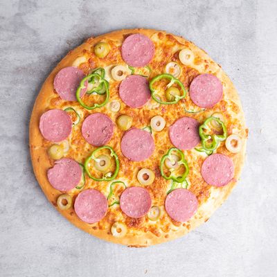 Salami pizza
